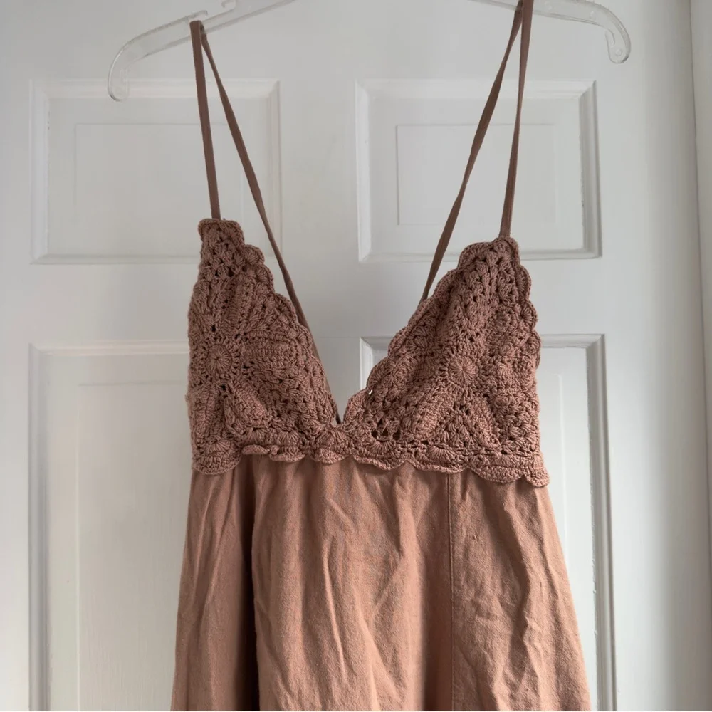 Free People Lovey Maxi Dress Crochet in Brownie (M) NWT - Picture 4 of 5